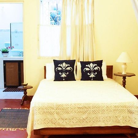 Charming Homestay By The Beach Dehiwala-Mount Lavinia Bagian luar foto