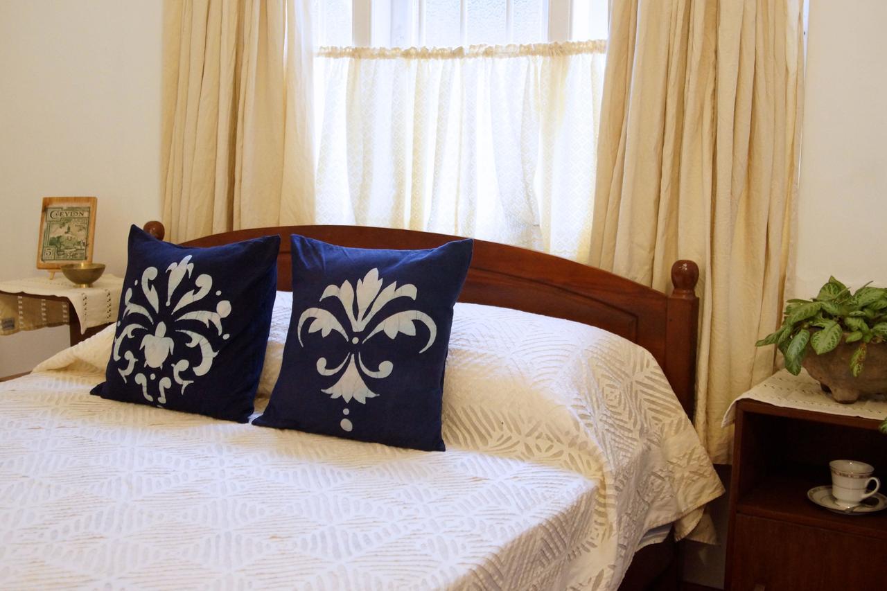 Charming Homestay By The Beach Dehiwala-Mount Lavinia Bagian luar foto