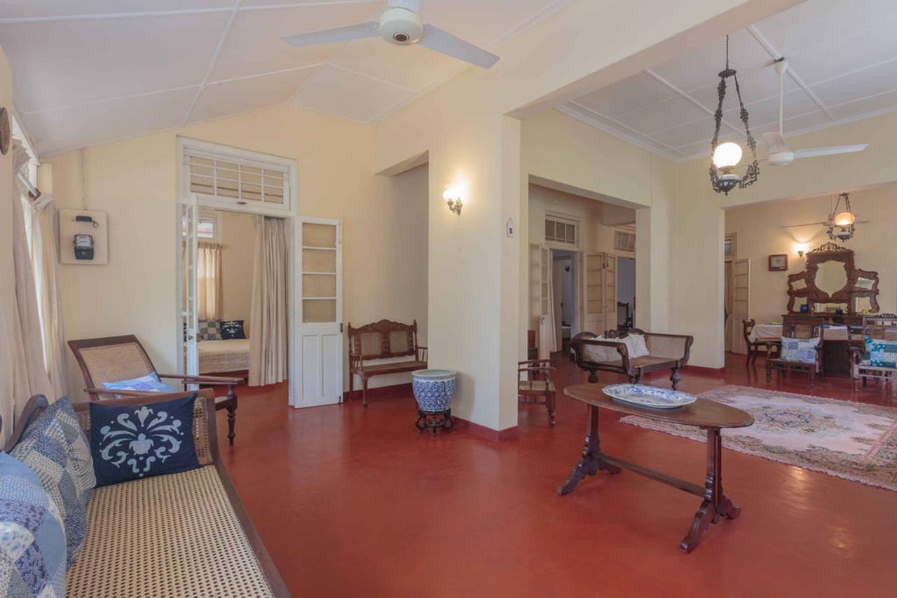 Charming Homestay By The Beach Dehiwala-Mount Lavinia Bagian luar foto