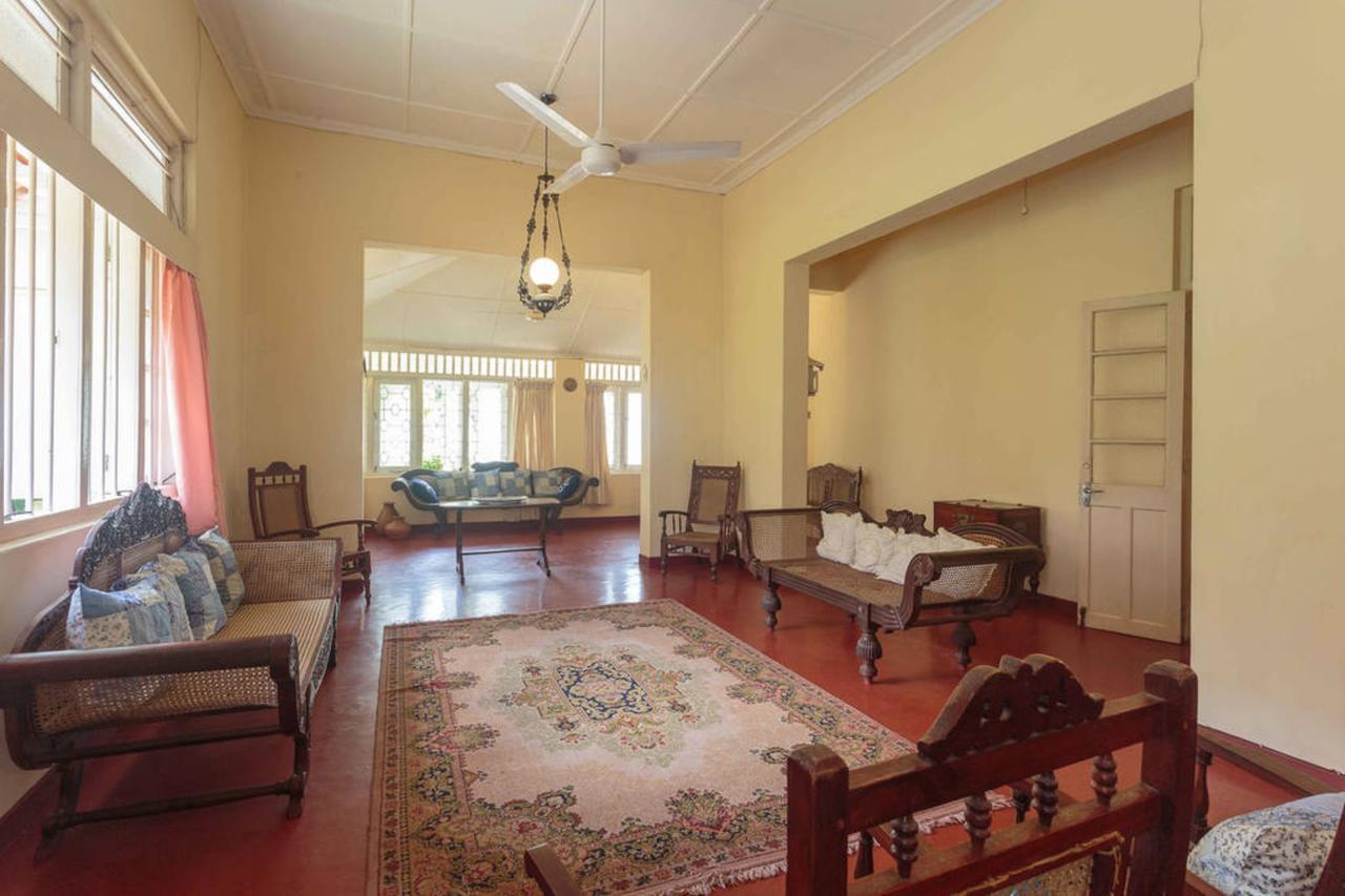 Charming Homestay By The Beach Dehiwala-Mount Lavinia Bagian luar foto