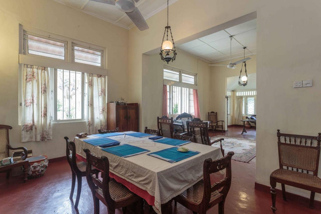Charming Homestay By The Beach Dehiwala-Mount Lavinia Bagian luar foto