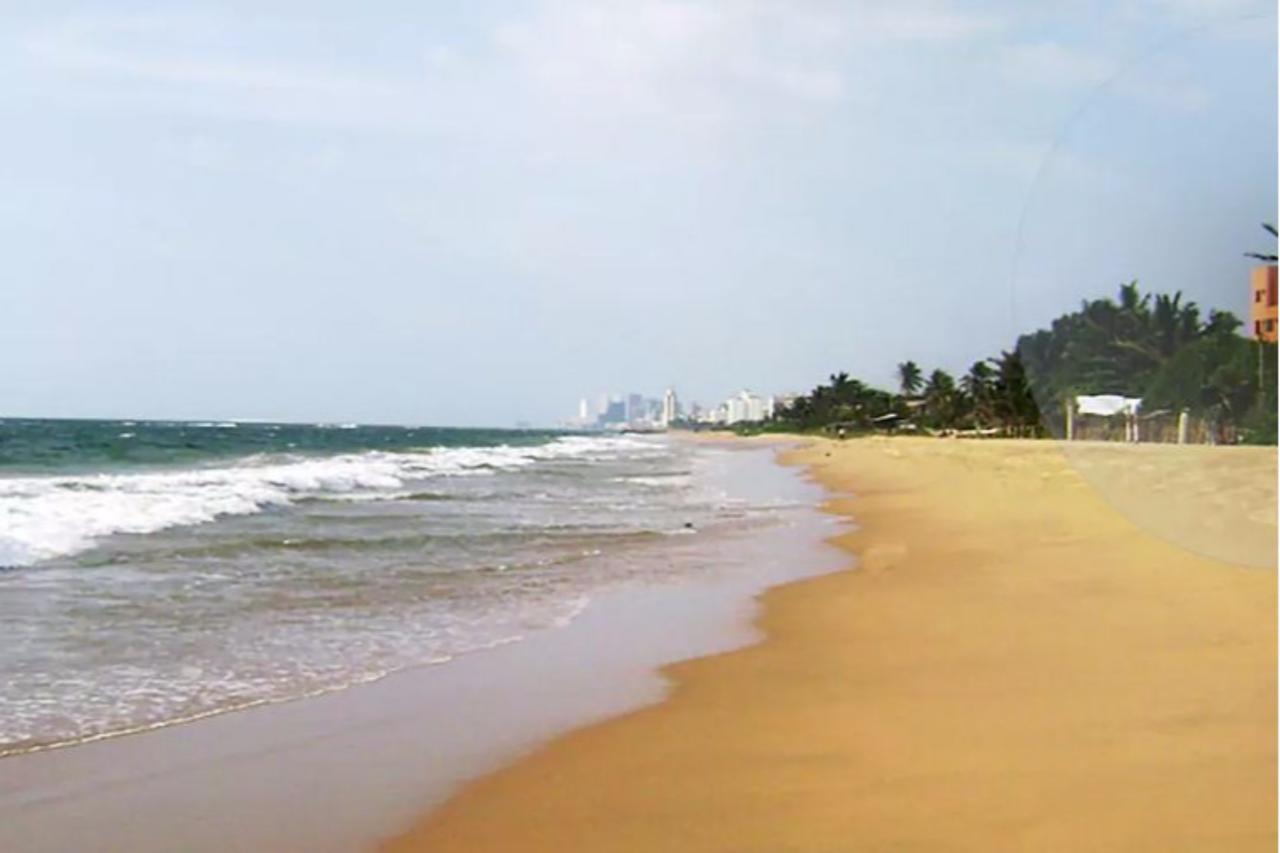 Charming Homestay By The Beach Dehiwala-Mount Lavinia Bagian luar foto