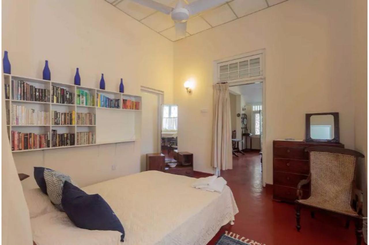 Charming Homestay By The Beach Dehiwala-Mount Lavinia Bagian luar foto