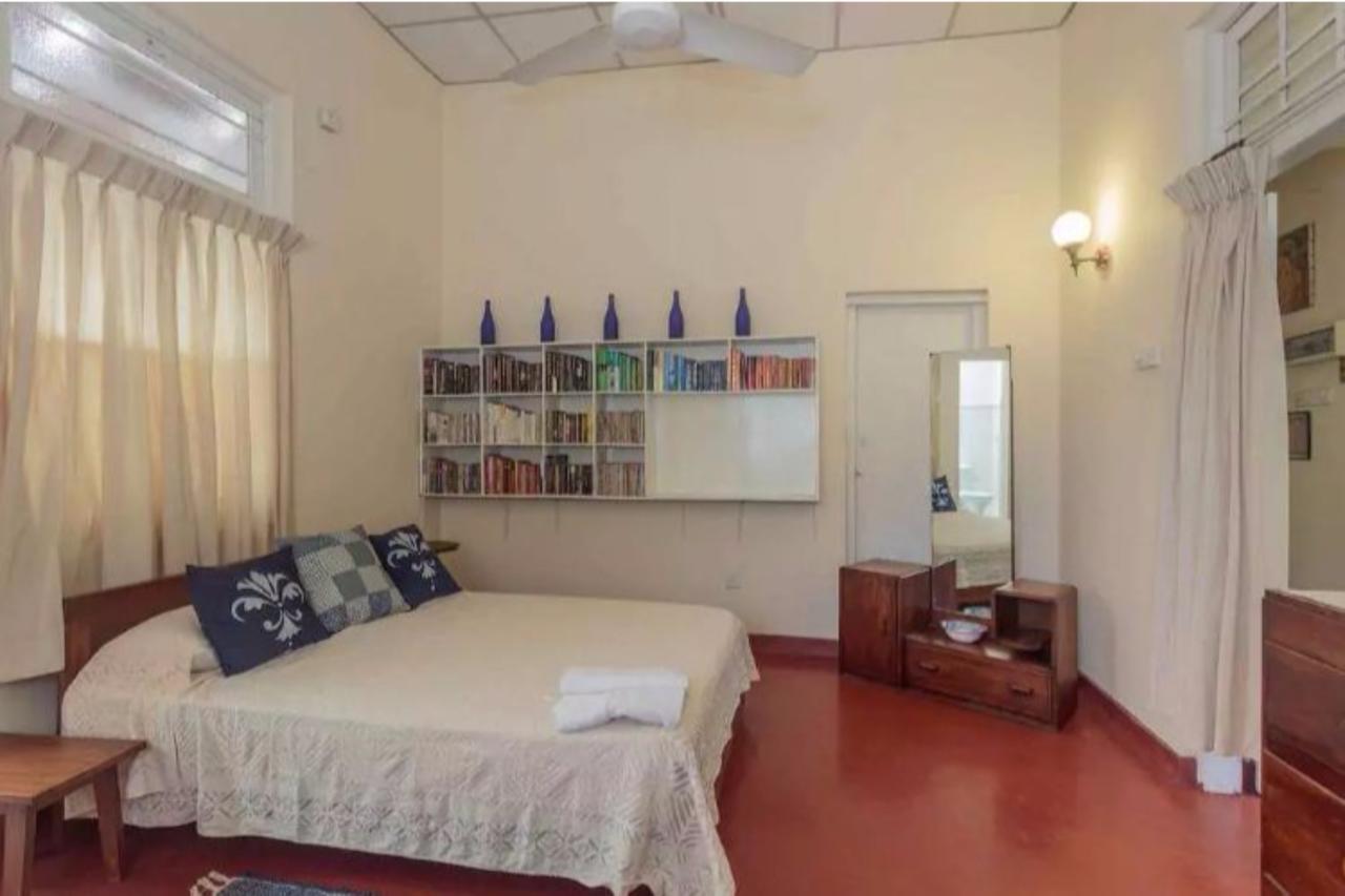 Charming Homestay By The Beach Dehiwala-Mount Lavinia Bagian luar foto