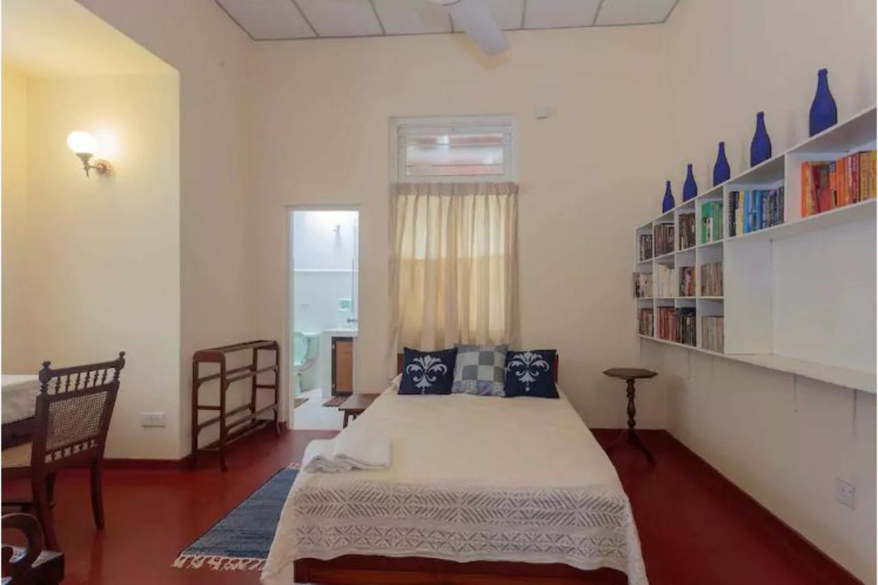 Charming Homestay By The Beach Dehiwala-Mount Lavinia Bagian luar foto