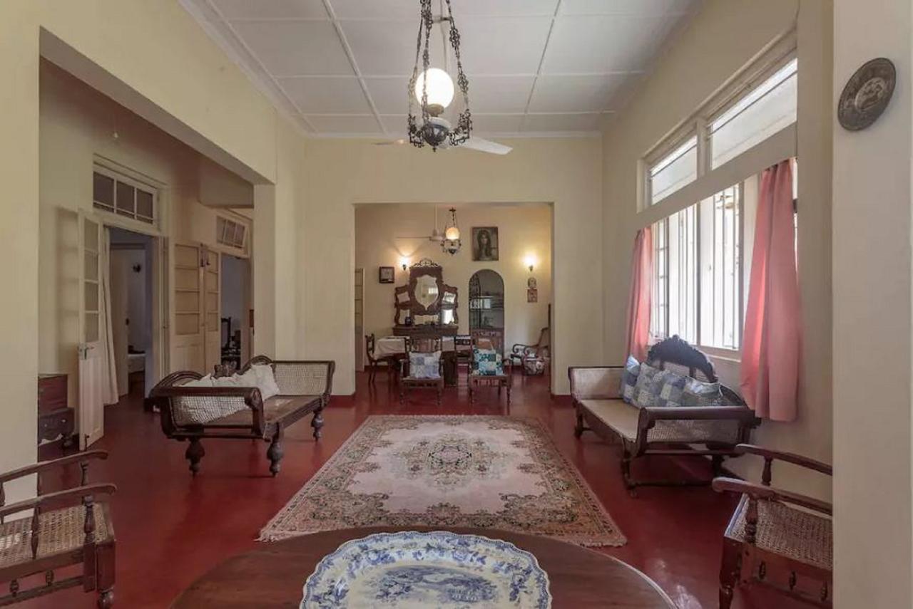 Charming Homestay By The Beach Dehiwala-Mount Lavinia Bagian luar foto