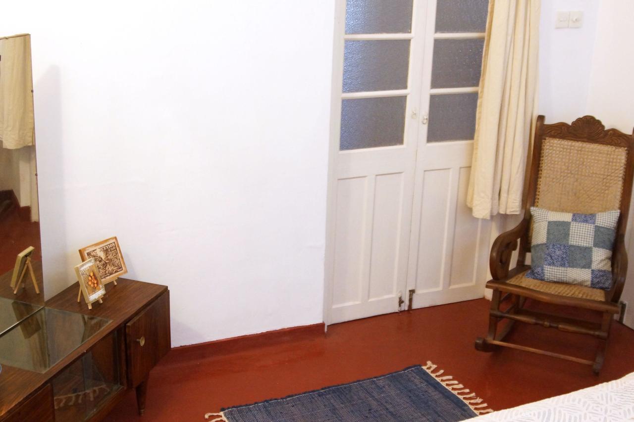 Charming Homestay By The Beach Dehiwala-Mount Lavinia Bagian luar foto
