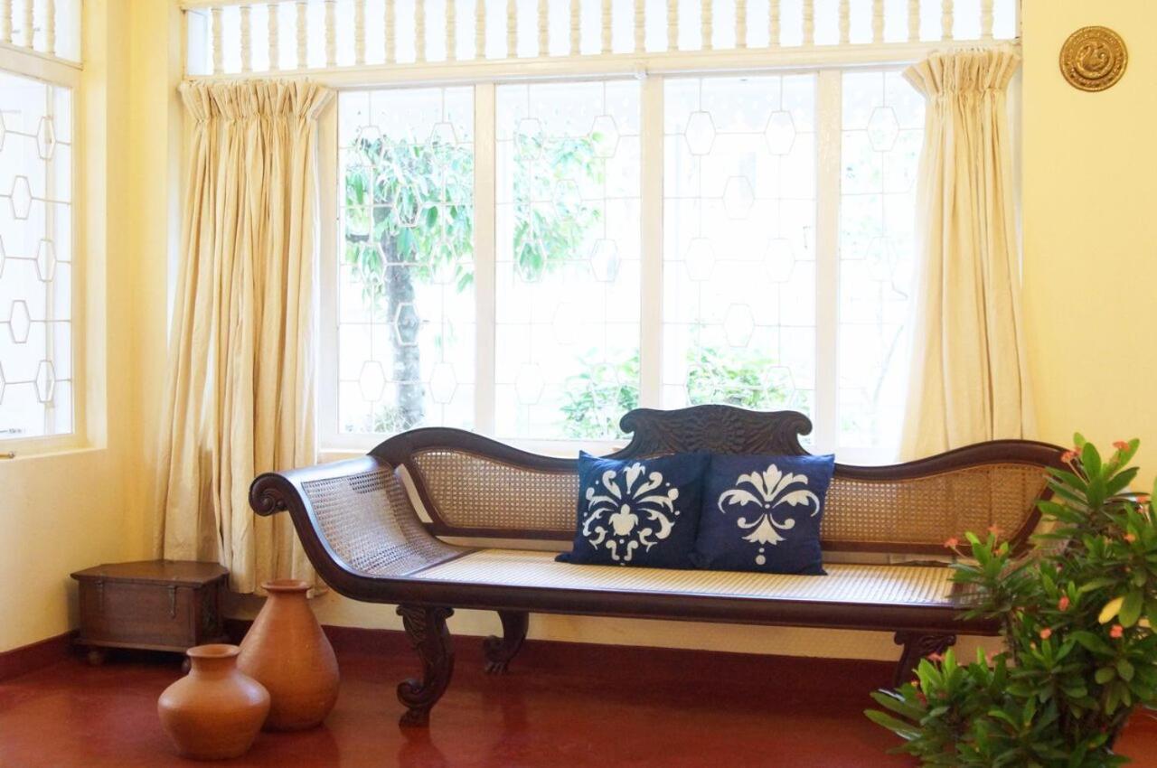 Charming Homestay By The Beach Dehiwala-Mount Lavinia Bagian luar foto