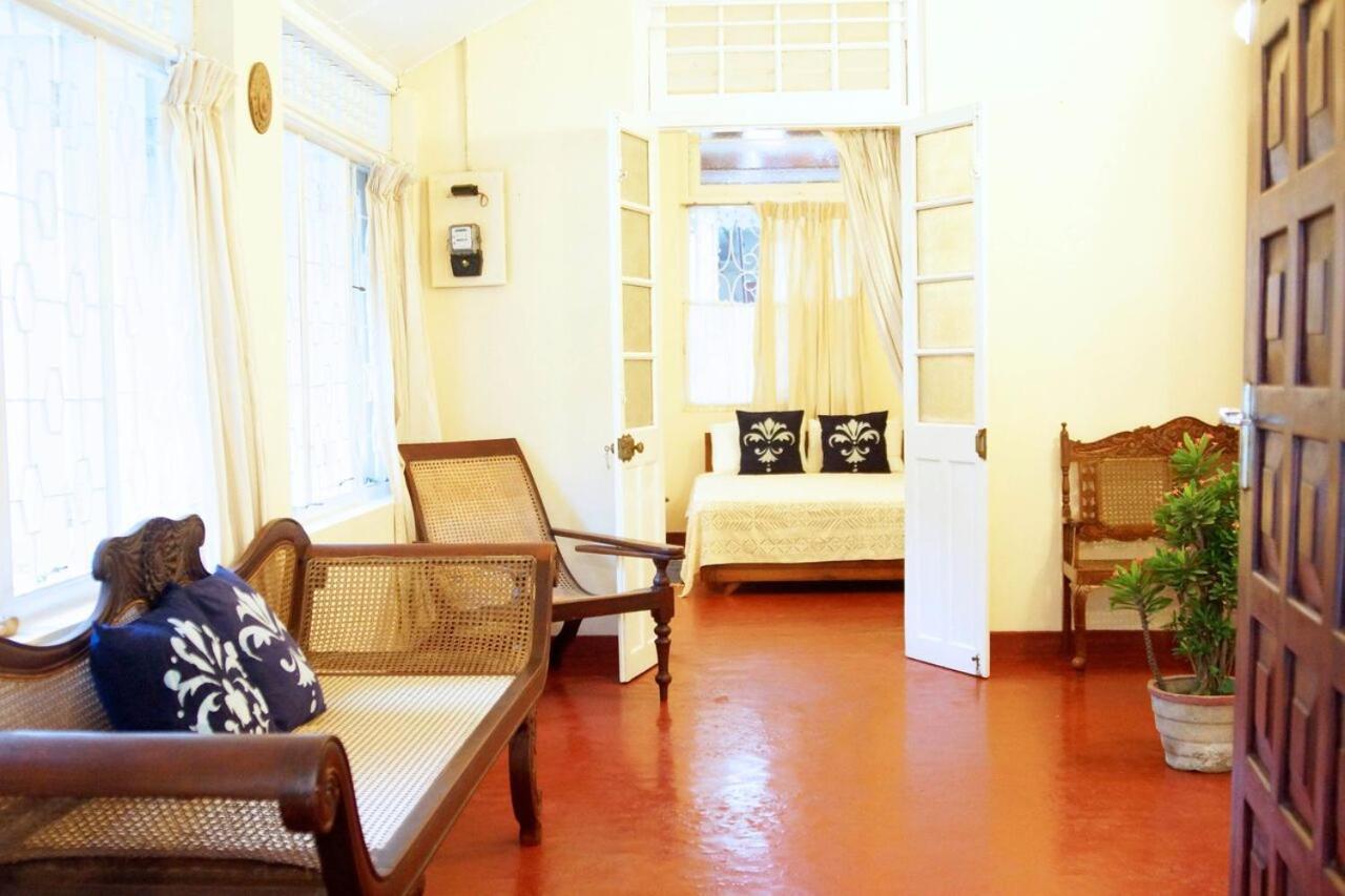 Charming Homestay By The Beach Dehiwala-Mount Lavinia Bagian luar foto
