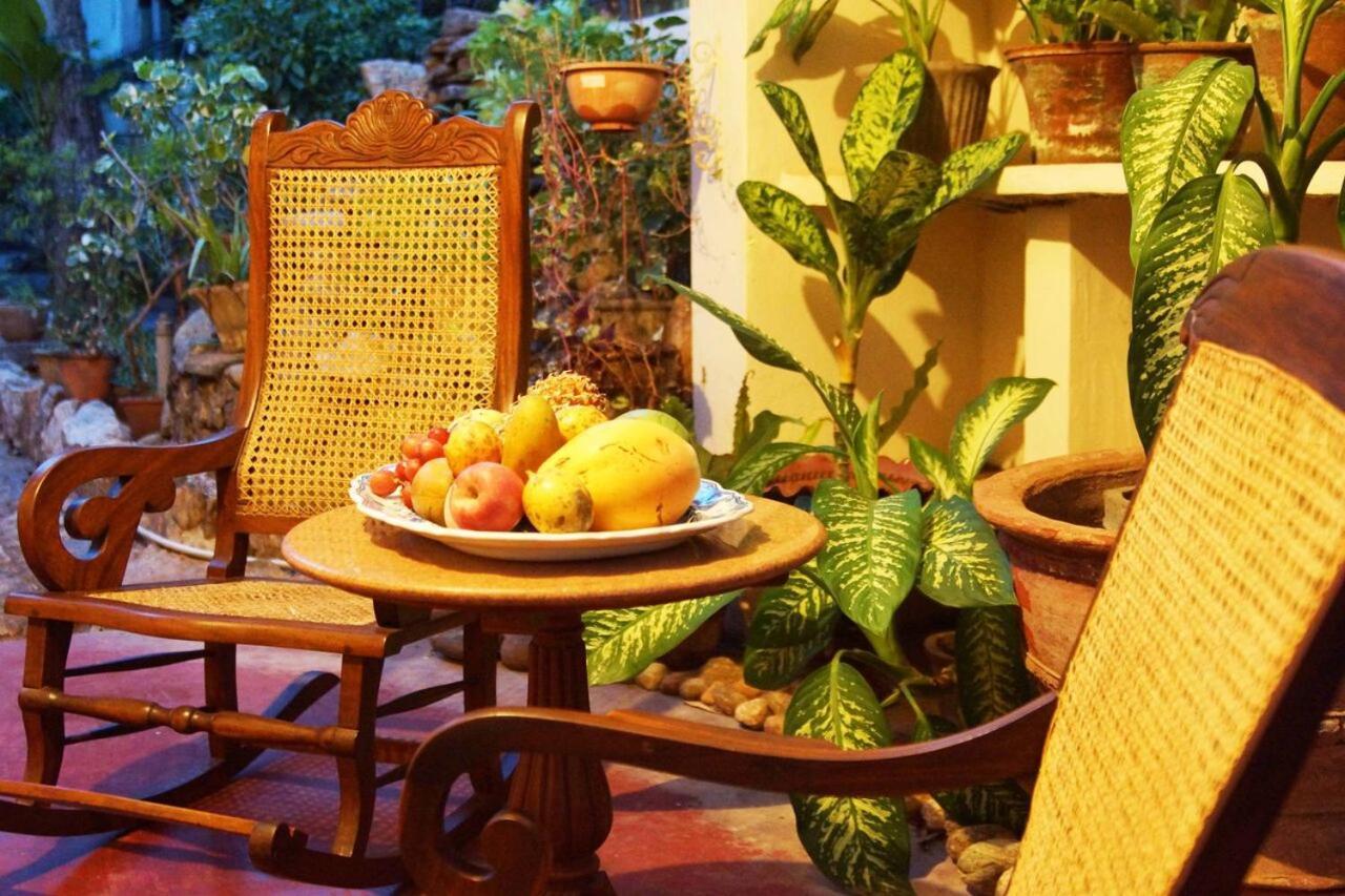 Charming Homestay By The Beach Dehiwala-Mount Lavinia Bagian luar foto