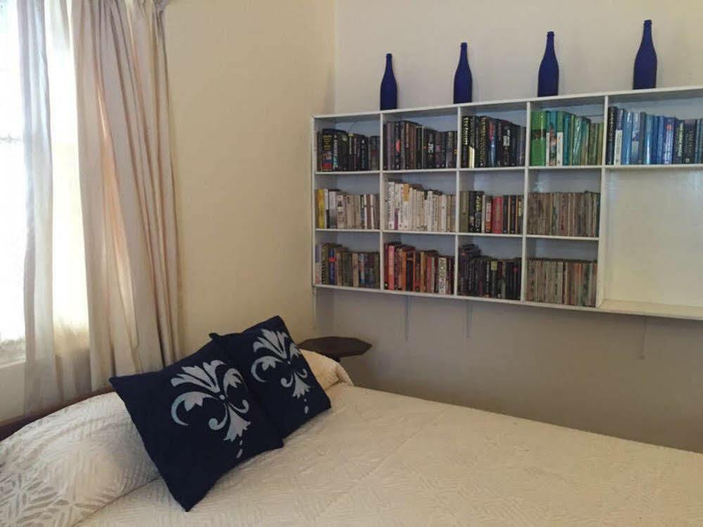 Charming Homestay By The Beach Dehiwala-Mount Lavinia Bagian luar foto
