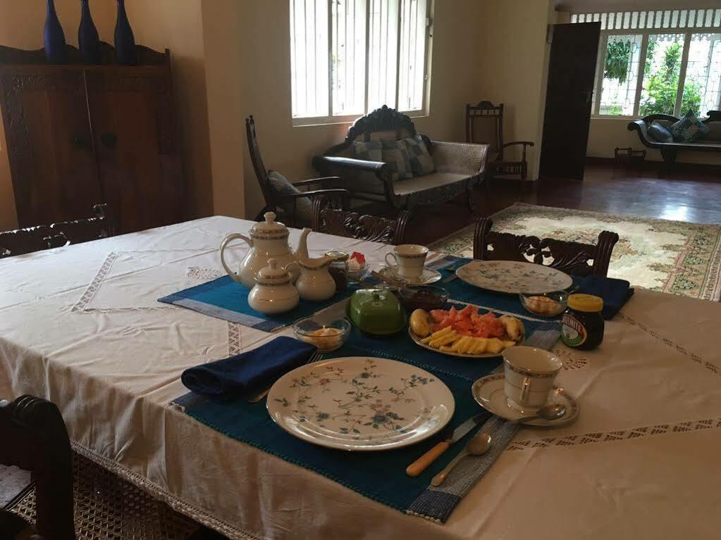 Charming Homestay By The Beach Dehiwala-Mount Lavinia Bagian luar foto