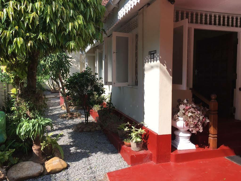 Charming Homestay By The Beach Dehiwala-Mount Lavinia Bagian luar foto